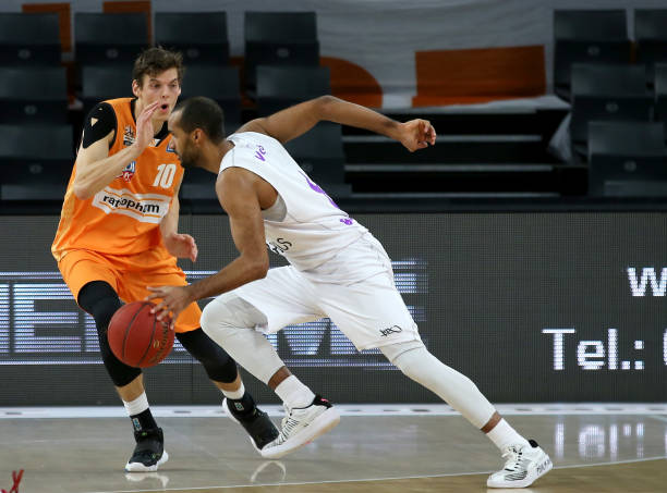 同时让谢什 同时让谢什